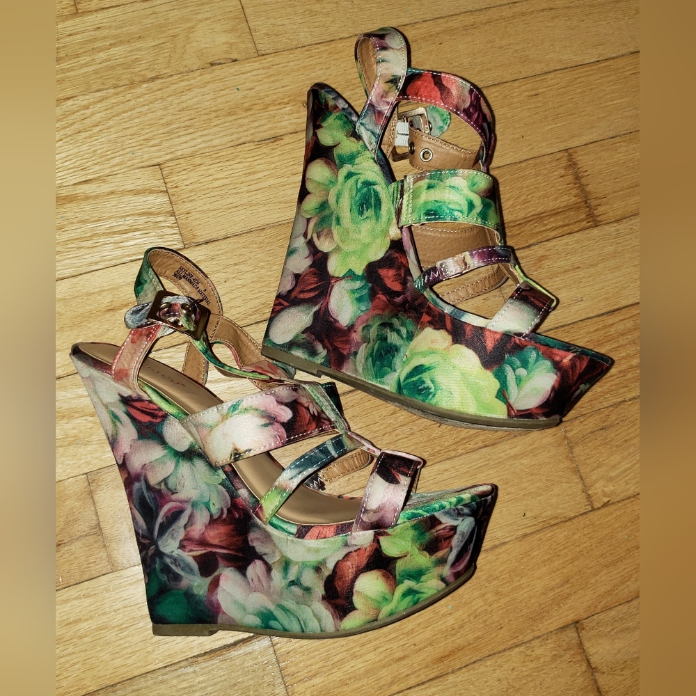Skyline Floral High Wedge Sandal Heels Bamboo sz 9